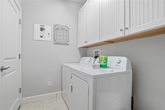Building Photo - 3162 Moorings Dr S