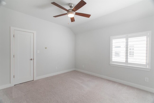Building Photo - 16 Clearview Terrace Pl