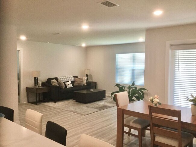 Building Photo - 8366 Burch Ct