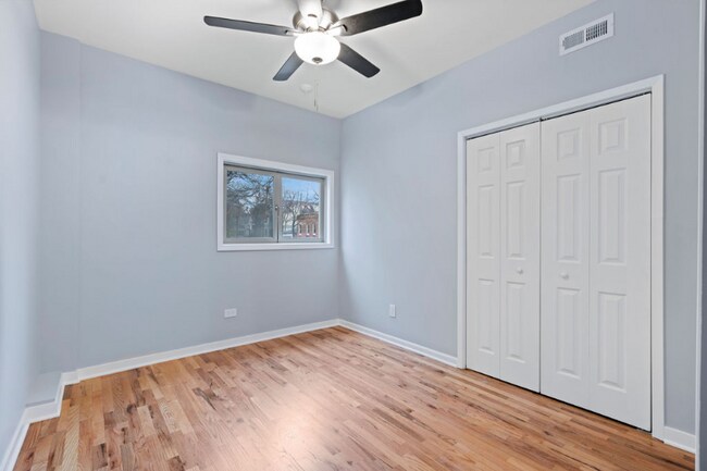 Building Photo - 2900 N Damen Ave