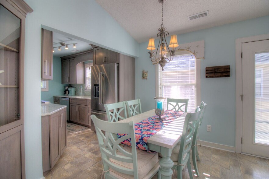 Building Photo - 9689 Stillwater Ct