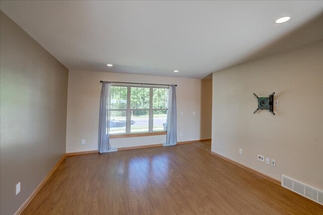 Building Photo - 4735 Valor Way