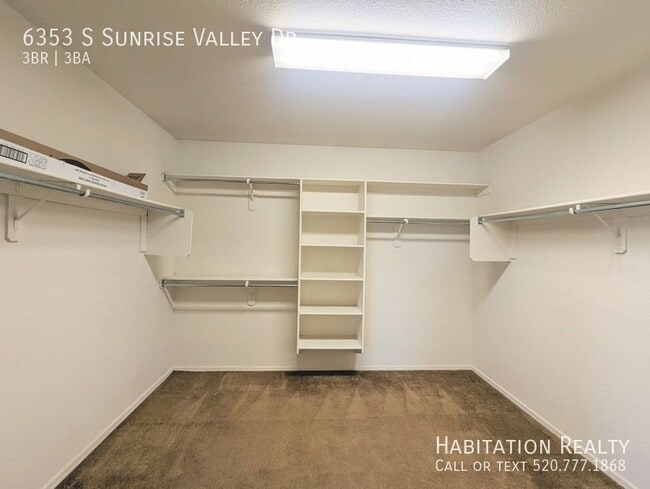 Building Photo - 6353 S Sunrise Valley Dr