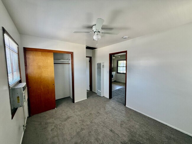 Building Photo - 1023 S Victoria Ave