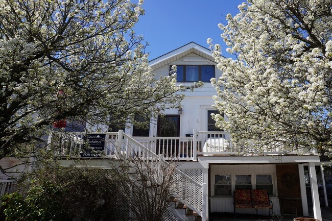 Primary Photo - 108 N Harvard Ave