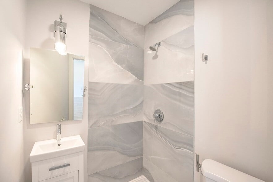 Building Photo - 275 Webster St