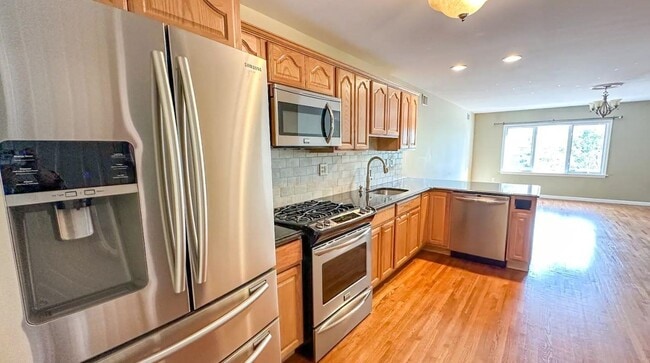 Building Photo - 161 W 53rd St