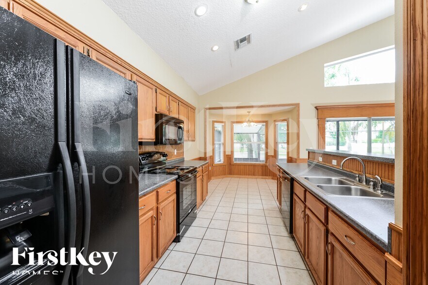 Building Photo - 870 Stone Chapel Ct