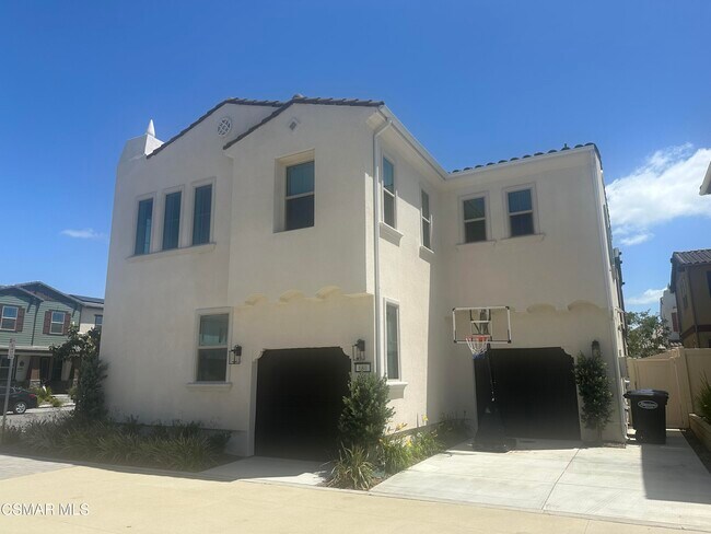 Building Photo - 680 Edward Scholle Dr
