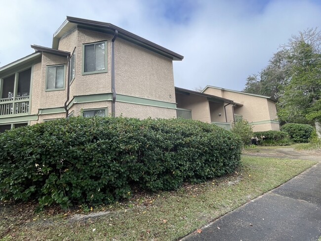 Primary Photo - 55 Bay Dr