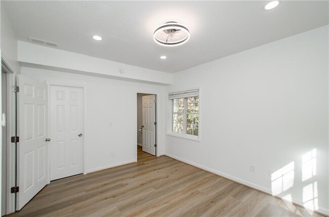 Building Photo - 2470 Cambridge Hills Rd