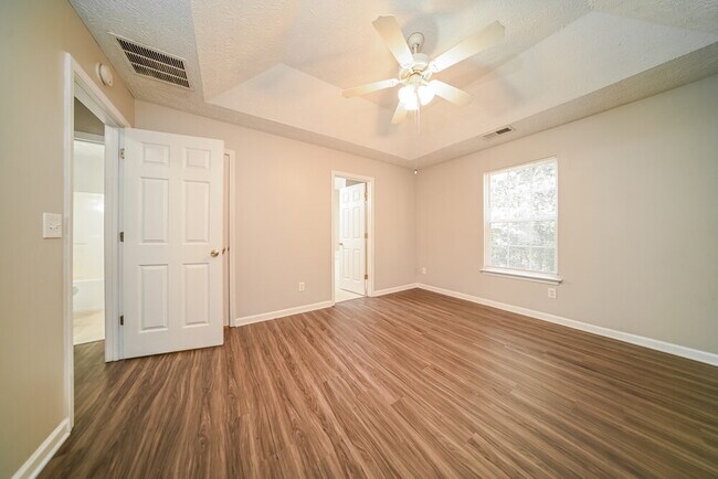 Building Photo - 40 Hunters Ridge Ct