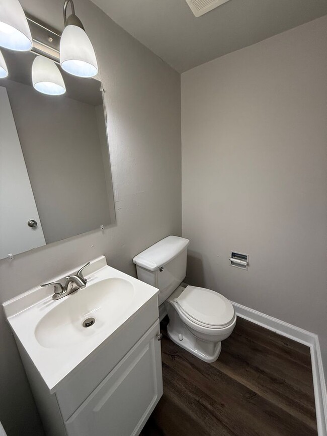 Building Photo - Spacious 2-Bedroom Townhome – Move-In Ready!