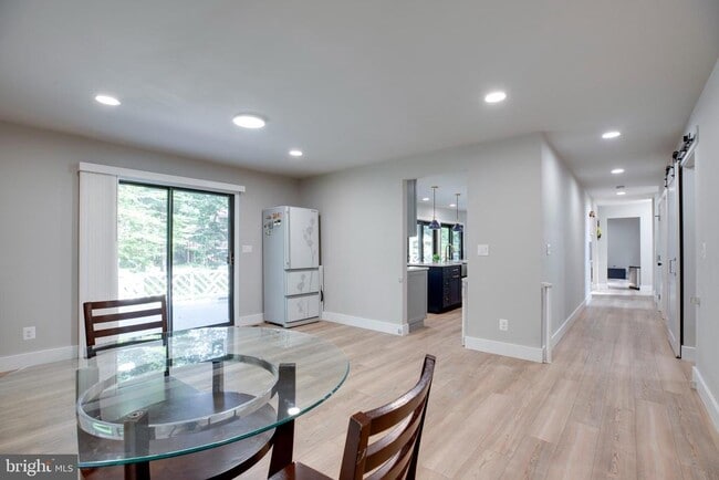 Building Photo - 5352 Sideburn Rd