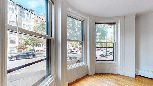 Building Photo - 513 Beacon St