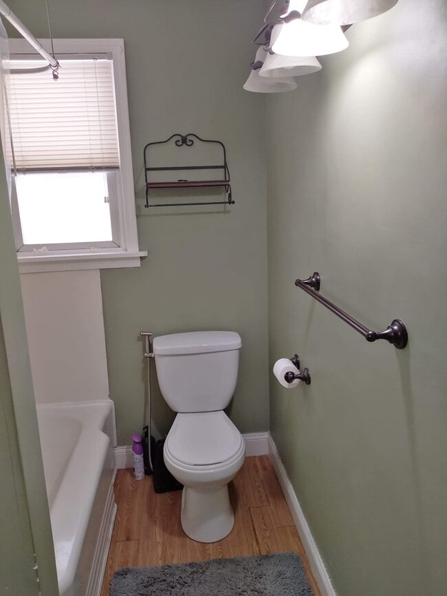 Bathroom - 5 Pomeroy Pl