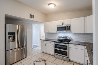 Building Photo - 3607 W La Salle St
