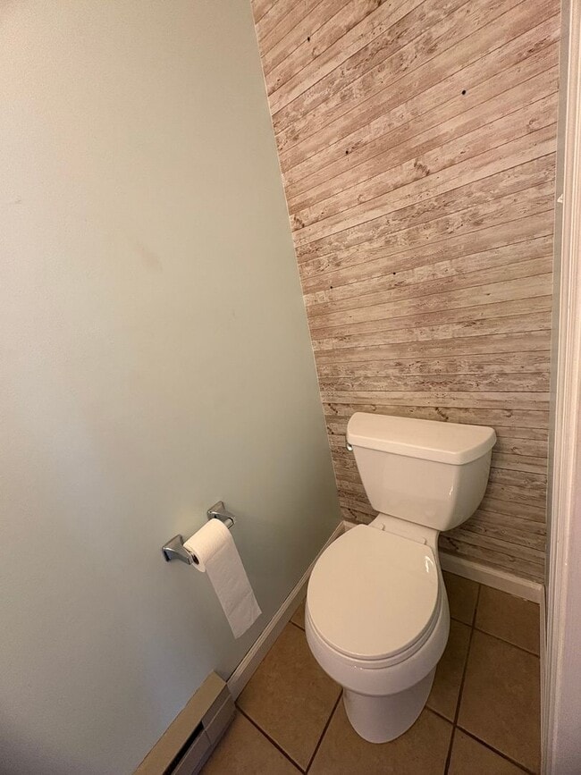 Building Photo - 3 Bedroom 1.5 Bathroom in Elizabethtown!