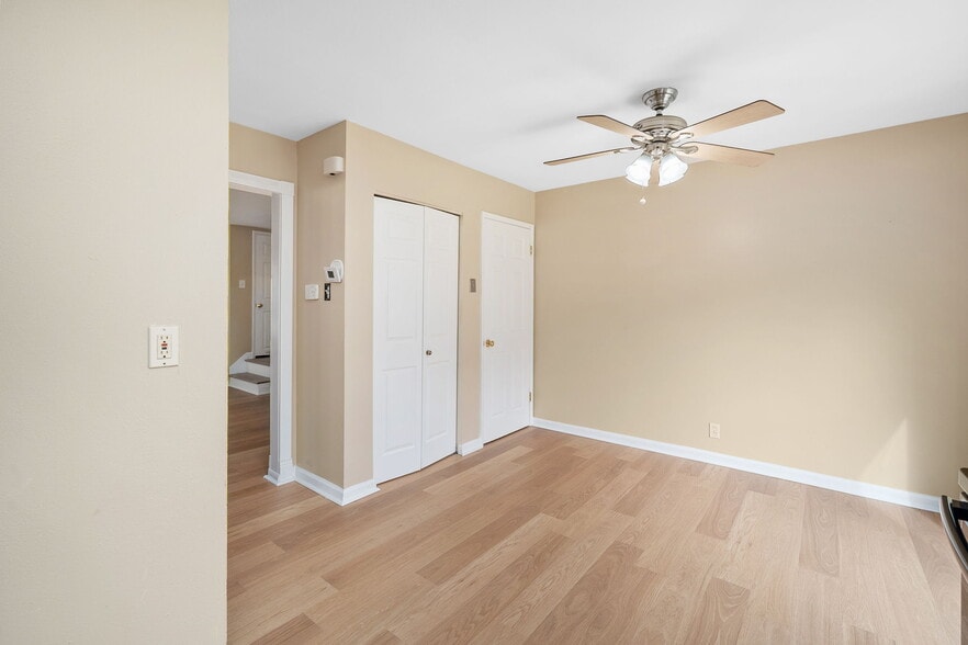 Building Photo - 447 Olian Dr