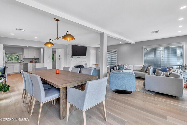 Building Photo - 637 Beacon Blvd