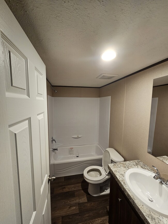 Building Photo - 167 Valleyview Dr