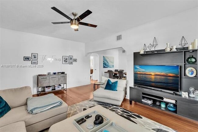 Building Photo - 836 W 40th St