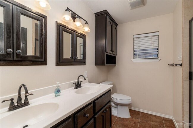 Building Photo - 1412 Falcon Ave