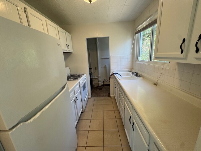 Building Photo - 3 Bedroom Molette with Ravine Views – $1300