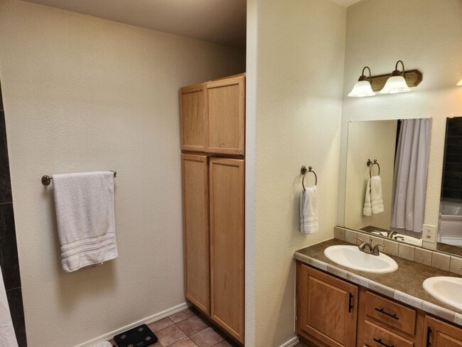 Building Photo - LEASE TAKEOVER_Move-in ready Home in Railroad Springs