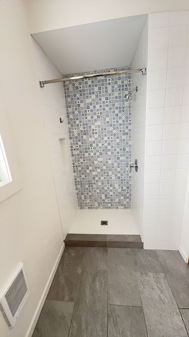 Building Photo - 332 W 5th Ave