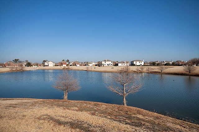 Building Photo - 2316 White Oak Dr