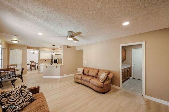 Building Photo - 5440 W Beryl Ave