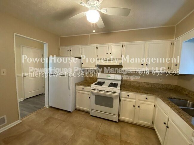 Building Photo - 10260 Piney Ridge Walk