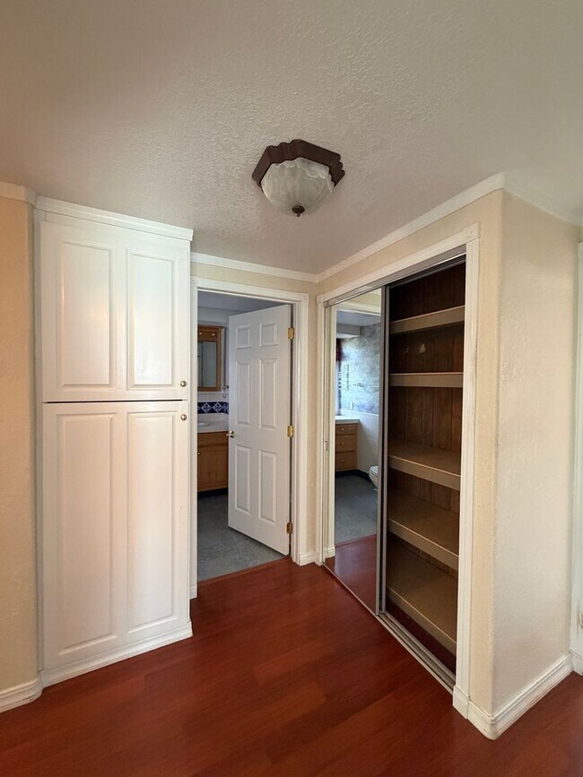 Building Photo - Rare 3-Acre 3BR Home in South Salem – Shops, Workspace & Greenhouses