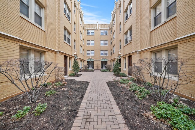 Building Photo - 1931 Grove