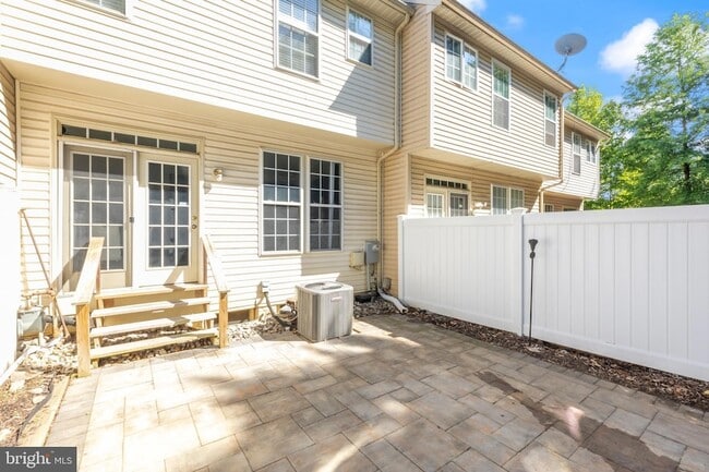 Building Photo - 4004 Meadow Trail Ln
