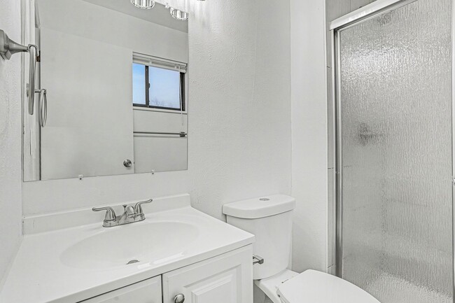 Building Photo - Renovated Duplex Available in Arvada!