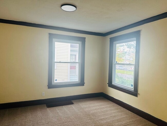 Building Photo - DREAM LOCATION !! LOOKS LIKE PRIVET ROAD !!!