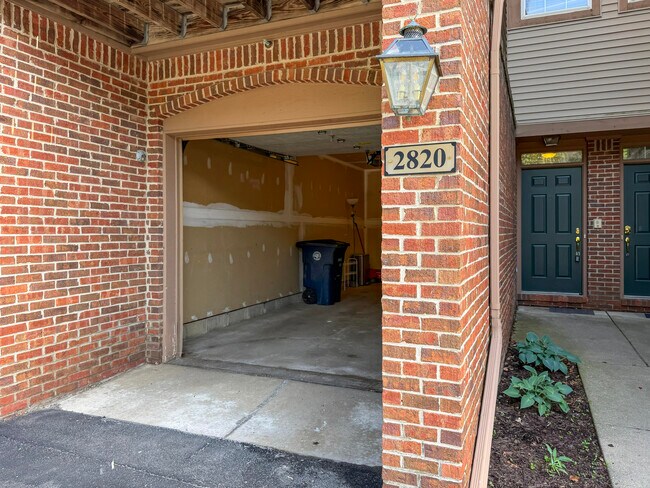 Building Photo - 2820 Barclay Wy