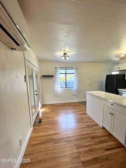 Building Photo - 640 James Ln