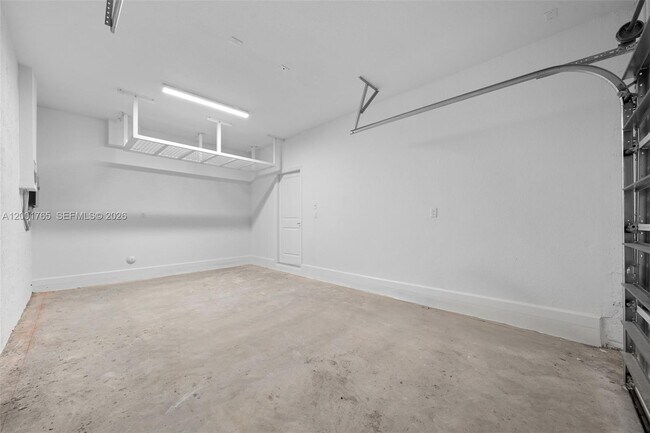 Building Photo - 715 SE 15th St