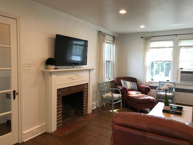 Living room - 2344 Huntingdon Pike