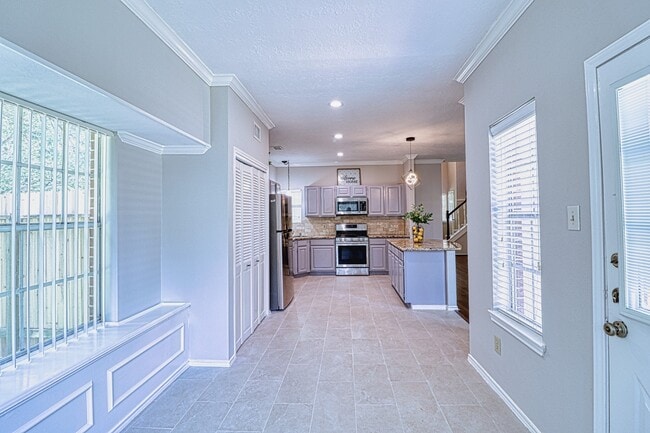 Building Photo - 427 Birch Hill Dr