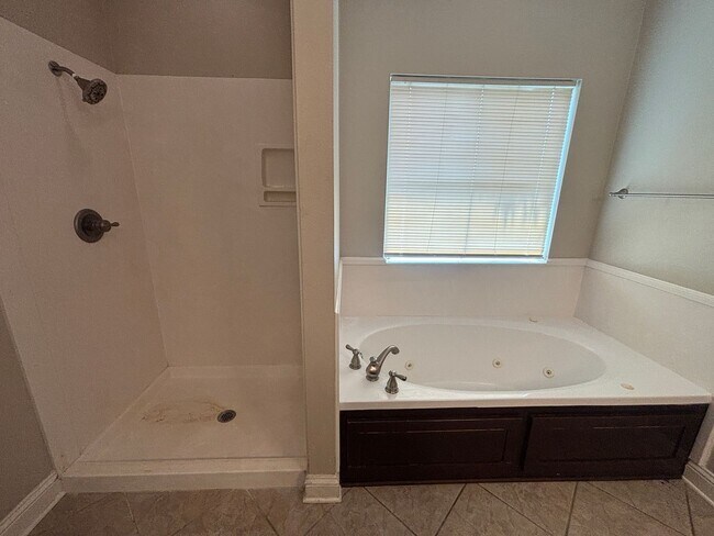 Building Photo - GATED COMMUNITY OFF SLIGO ROAD IN SOUTH BOSSIER (10 Miles from Barksdale Air Force Base)
