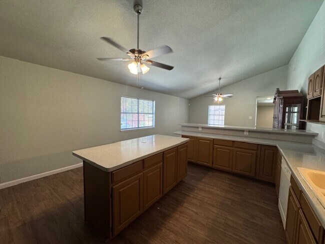Building Photo - Nicely Remodeled Southside San Antonio Hom...