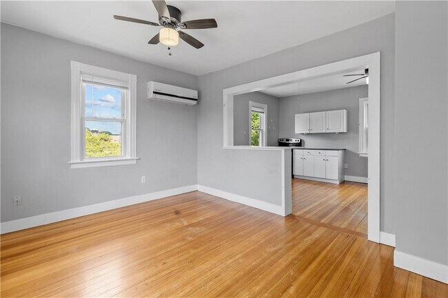 Building Photo - 291 Maple Ave