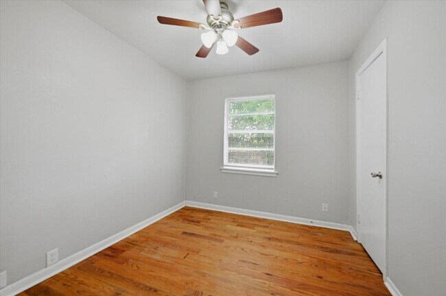 Building Photo - 2521 Hickory St