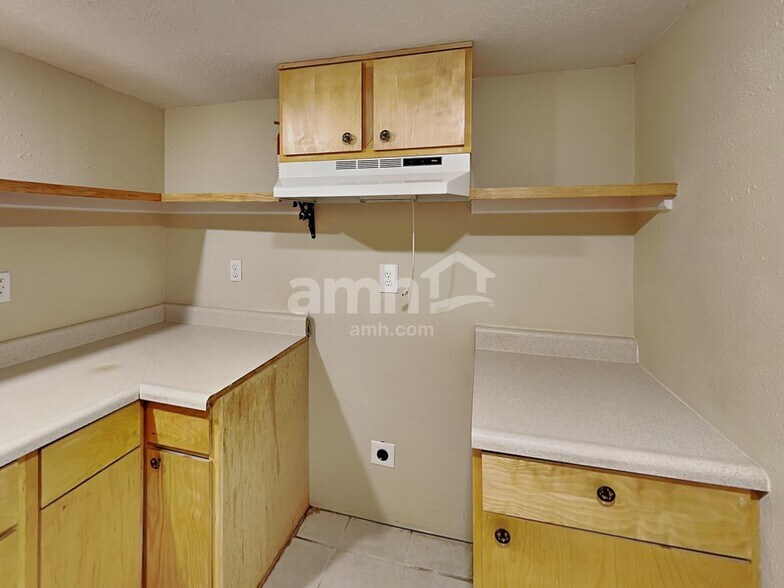 Building Photo - 1716 S 2900 E St