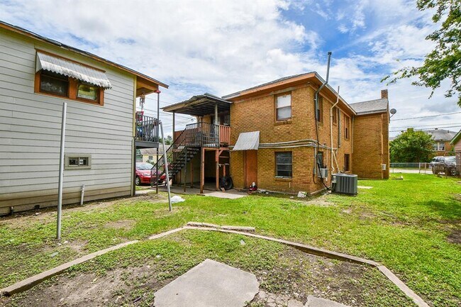 Building Photo - 5049 Jefferson St