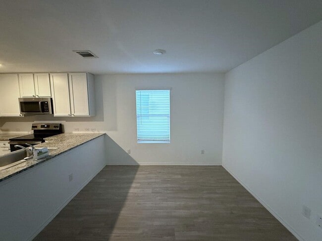 Building Photo - 135 Pasadena Pl